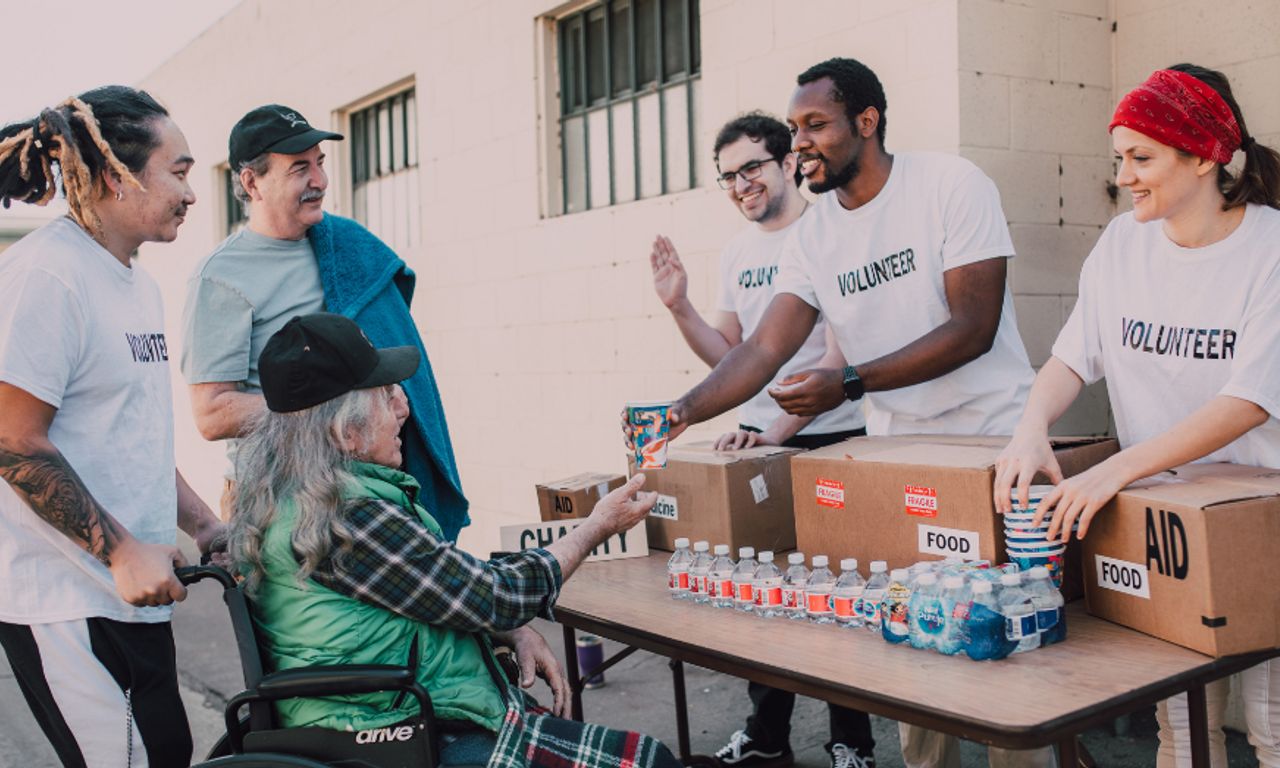 "حب حتى النهاية… ماذا يعني لي اليوم؟" موضوع تفاعلي عميق ومناسب للشباب (+18) عن خميس الأسرار (خميس العهد) بأسلوب حيوي وليس تلقيني