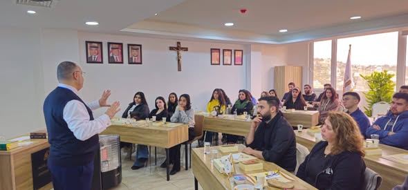 بدات سلسلة ورشات العمل للمسؤولين، استعدادا للنشاطات الصيفية، حيث تخللت الورشة الأولى حول القيادة الخادمة مع الأب الدكتور إبراهيم نفاع.و الورشة الثانية لمسؤولي المخيمات بعنوان " العمل بروح الفريق " مع الأستاذ رياض زيادة.